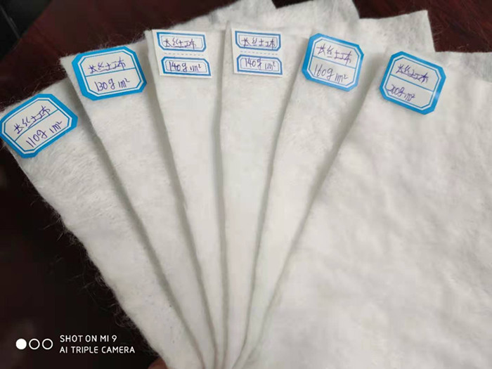 長(zhǎng)絲機(jī)織土工布規(guī)格型號(hào)有哪些？執(zhí)行代號(hào)是多少？